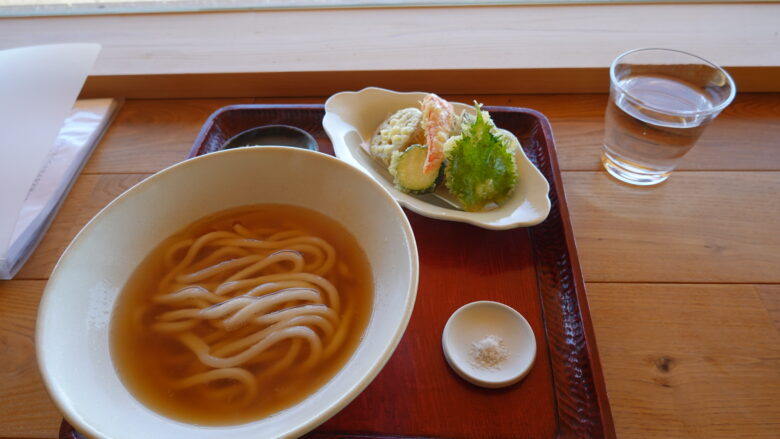 山の幸の天ぷら釜かけうどん