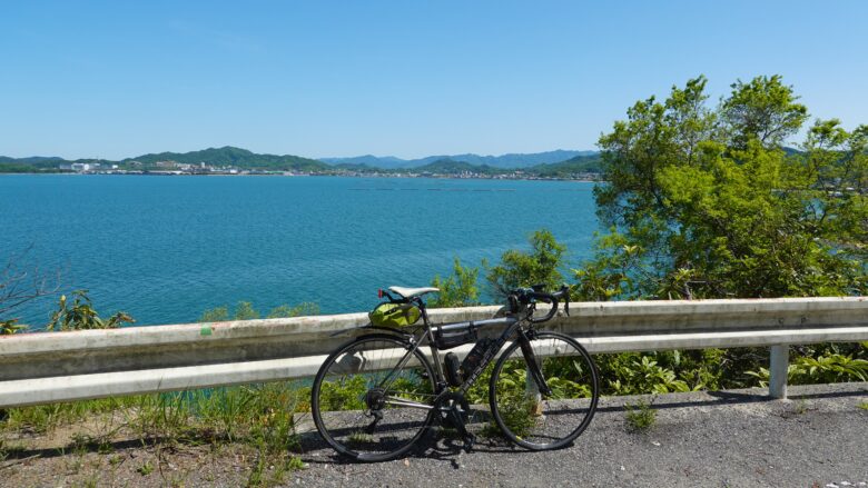 ロードバイクで海岸線を走る