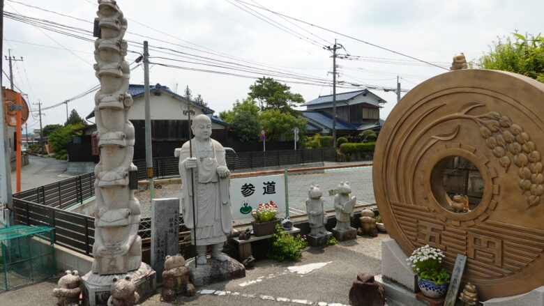 歓迎のモニュメントの数々