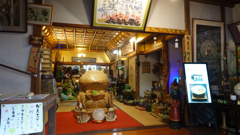 かえる部屋には、カエルグッズがいっぱい