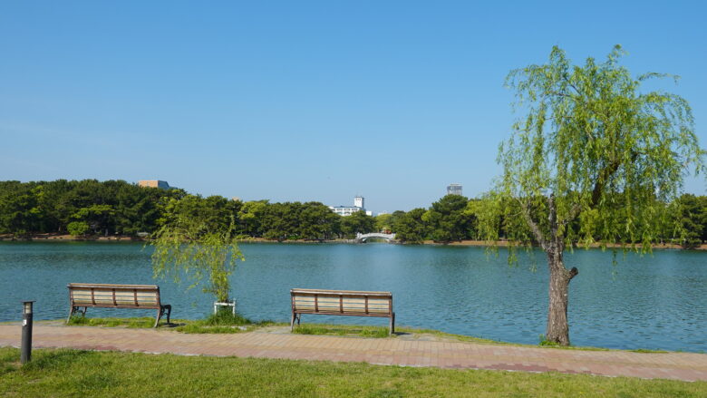 ベンチに座って一休み