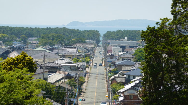 カメラのズーム機能を使い相島を撮影