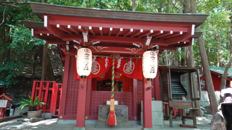 六番社 三宝荒神