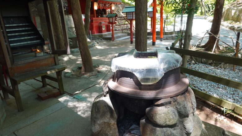 社の前には竈があるぞ