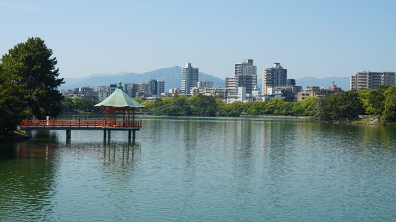 浮見堂が織りなす景観が見事なり
