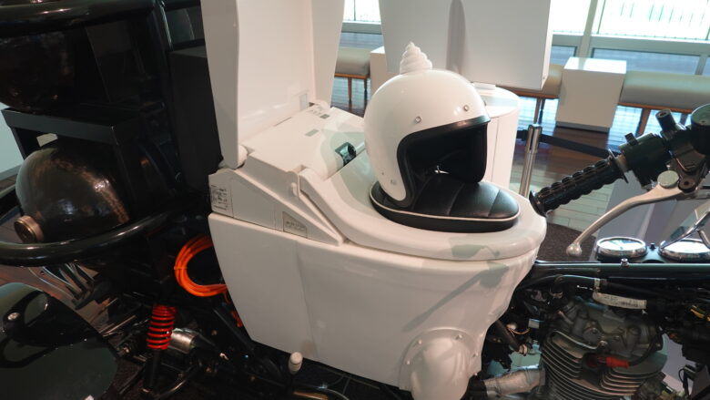 シート部分の便座が目を引く