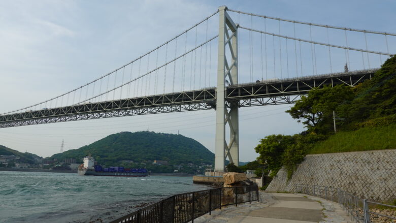 関門海峡を行き交う船舶