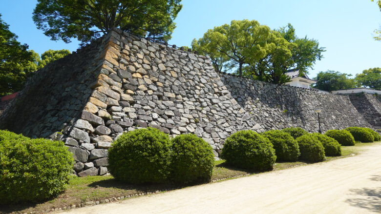 大納戸櫓の石垣