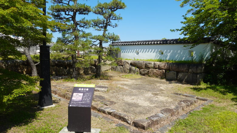 この場所に櫓があったのは一目瞭然だ(数奇方櫓がありました)