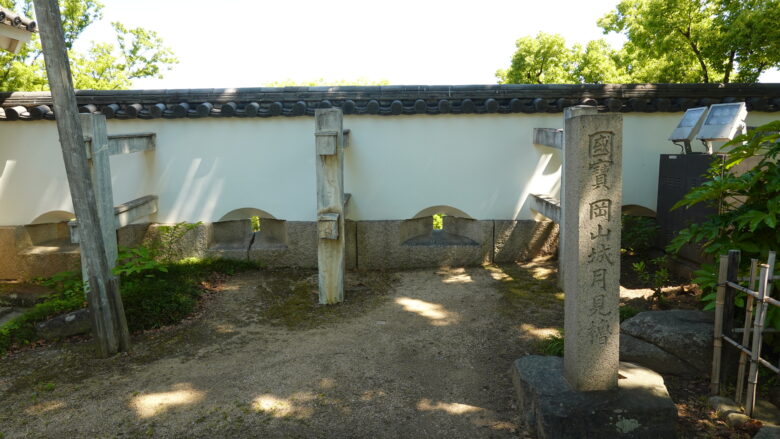 石垣には銃眼石があるぞ