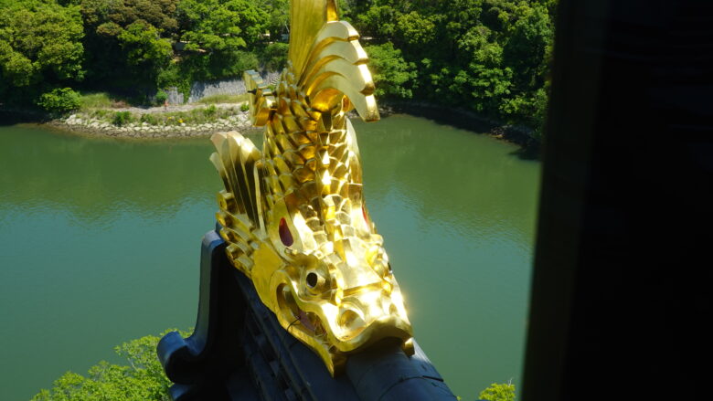 金のシャチホコ