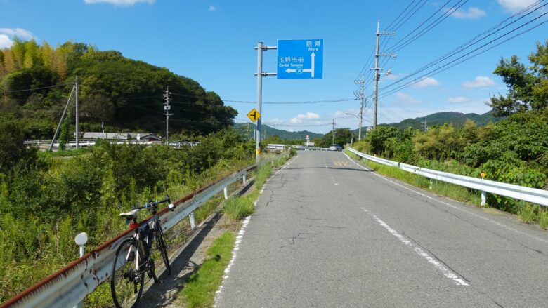長谷川沿いを自転車で疾走