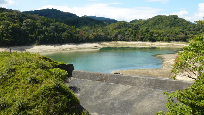 大きな池(長谷上池、長谷下池)を見かけると、テンションが上がるな