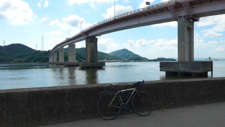 児島湾大橋と愛車のツーショット