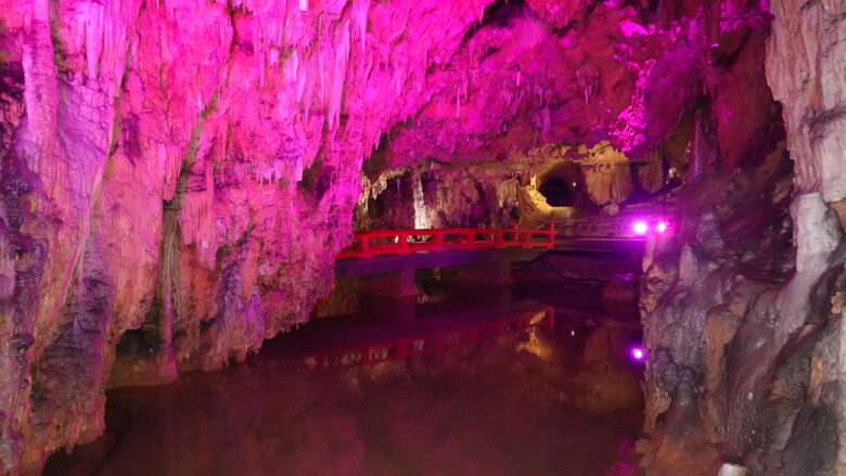 地底湖「竜宮」の景観