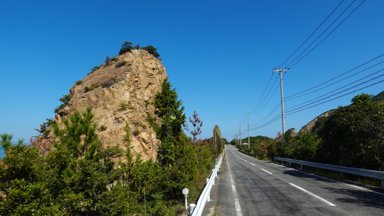 巨大な立石にビックリ!