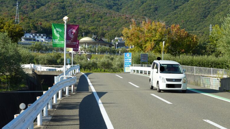 劇坂を上り、小豆島オリーブ公園へ向かう