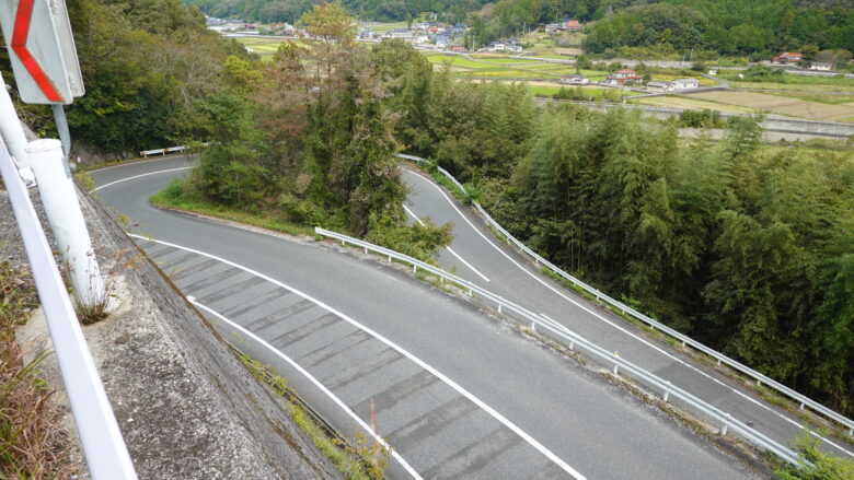 連続ヘアピンに注意！