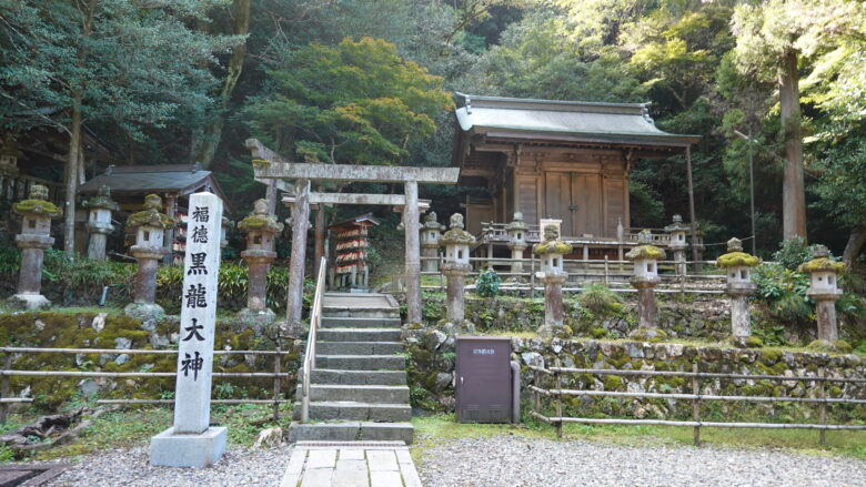 黒龍神社へ向かう