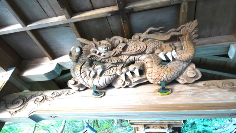 龍の彫刻