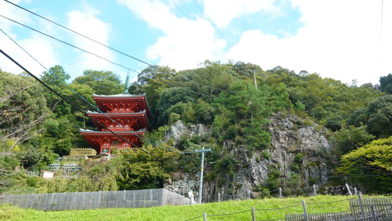三重塔、青空の下で良く映える