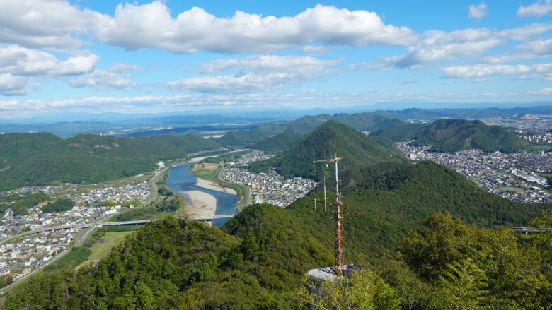 町並みと山脈の美しさよ
