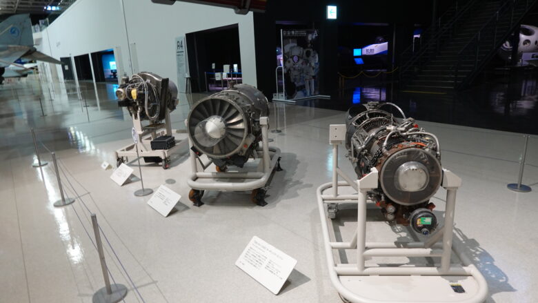ターボファン・エンジンやレシプロエンジンも見物できる