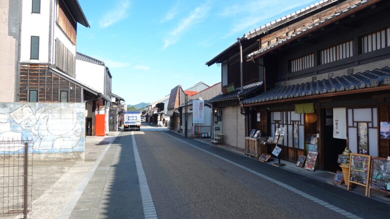 朝早いので、さすがに人通りは少ない