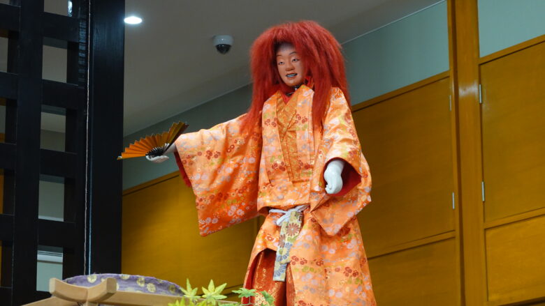 表情や仕草が次々に切り替わり、まるで生きているようだ