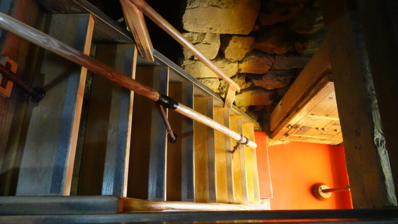 急勾配の階段だ