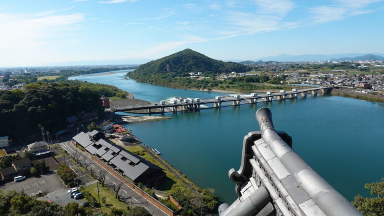 木曽川側の風景（西側）、木曽川にかかるライン橋が良い感じ
