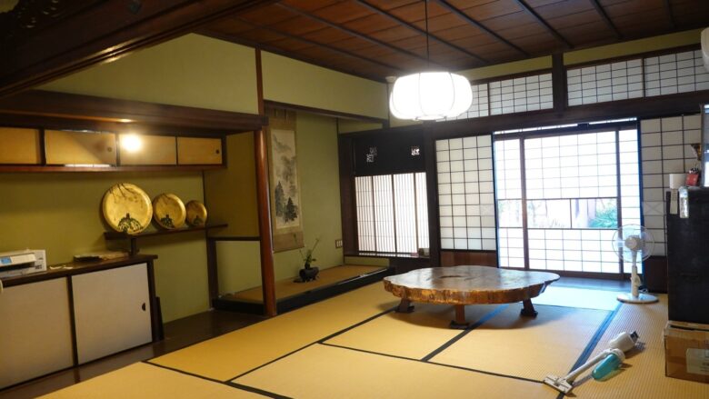 立派な飾りがある座敷