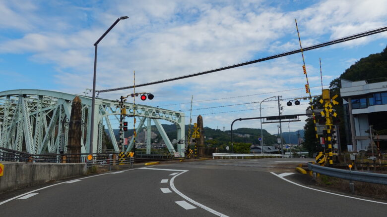 犬山橋鉄道橋を目撃(左側に見える橋)