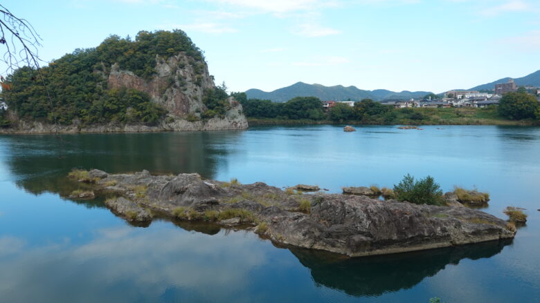 島のような巨石にビックリ