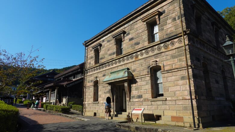 赤レンガ通りを歩く