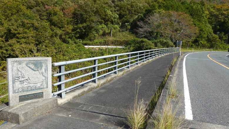 カエルのレリーフだと！？