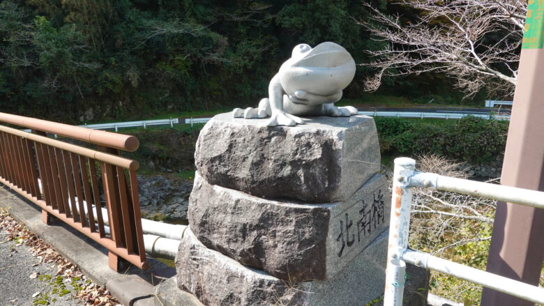 雄カエル「僕と結婚して下さ～い！！！」