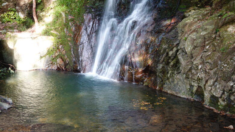 滝壺の様子、ひょっとして龍神が住んでいるのかも