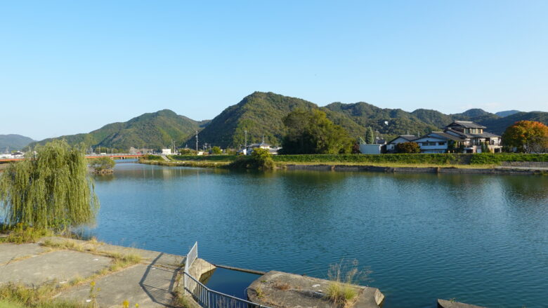 金剛川のせせらぎがいい感じ