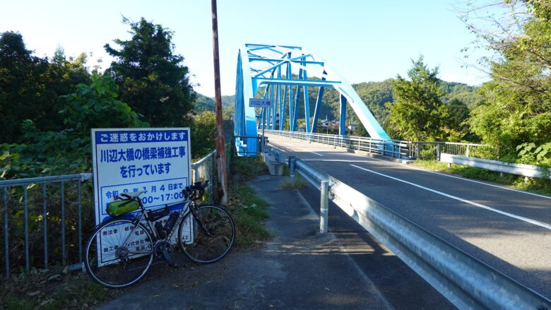 川辺大橋を渡れば、遠見山登山口まであと少し
