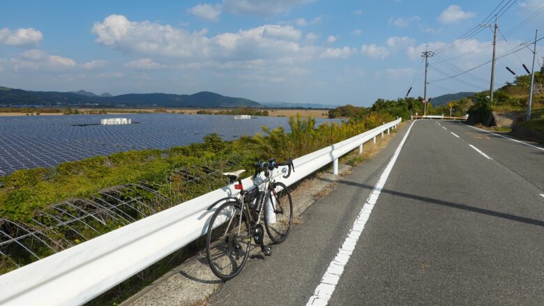 辺り一面には、太陽光パネルがいっぱい