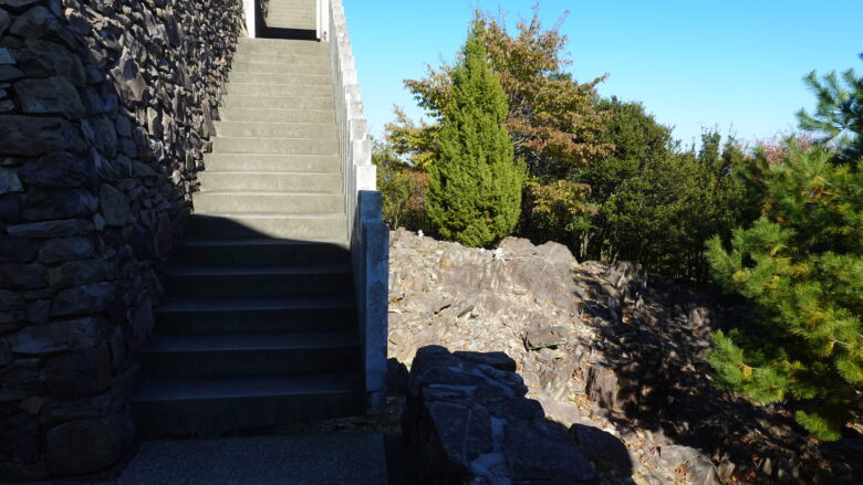 屋上展望台へ向かう階段