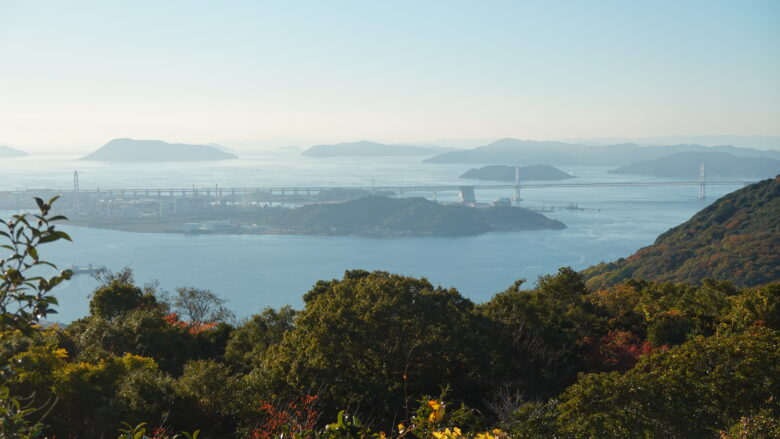 瀬戸大橋のほぼ全景を見渡せる