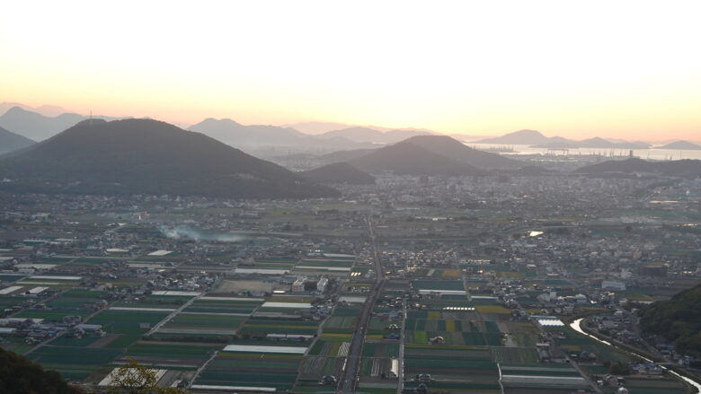 山麓に広がる讃岐平野よ