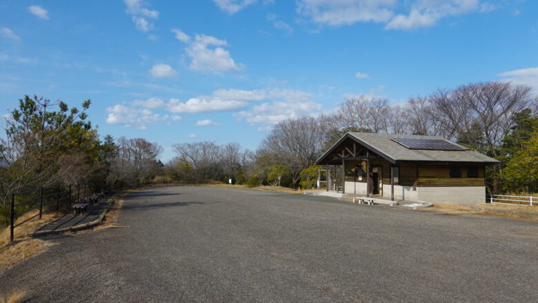 貝殻山の駐車場