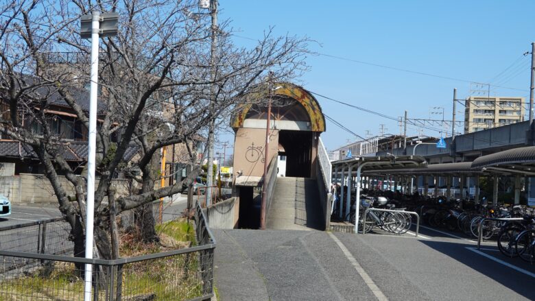 駐輪場がサイクリングロードのスタート地点の良い目印となっている