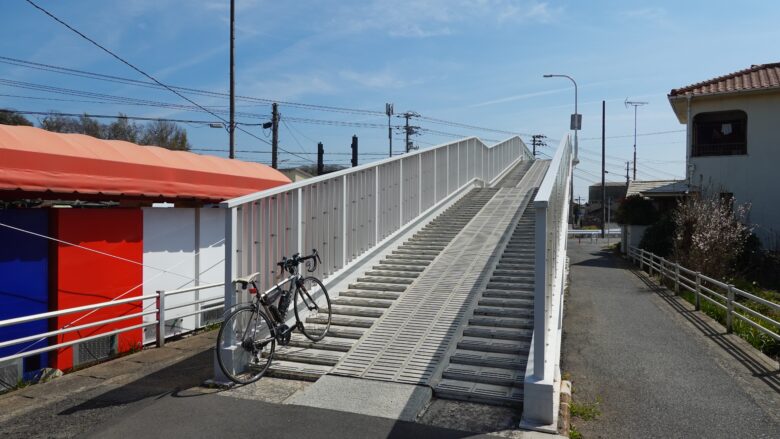 遊歩道を渡る