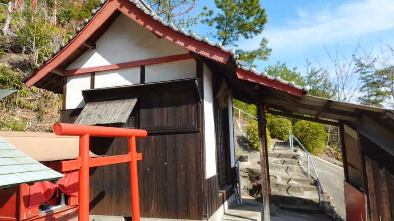 穴場稲荷（本殿）