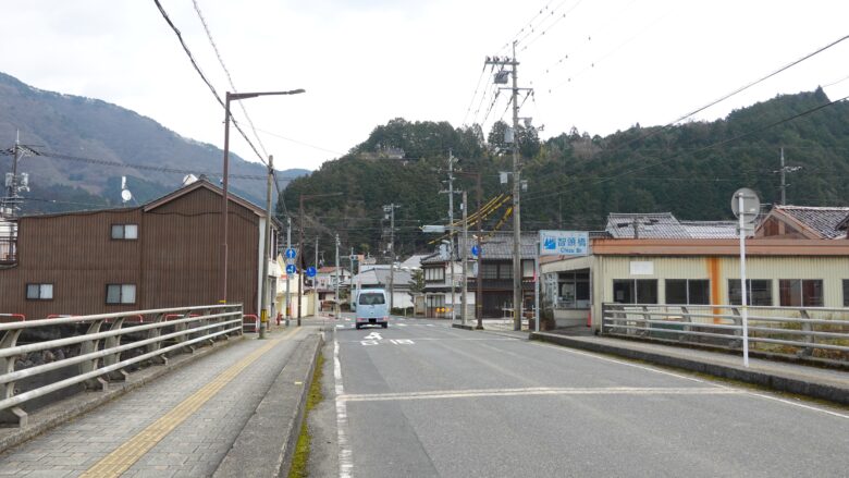 智頭橋を渡り智頭宿へ