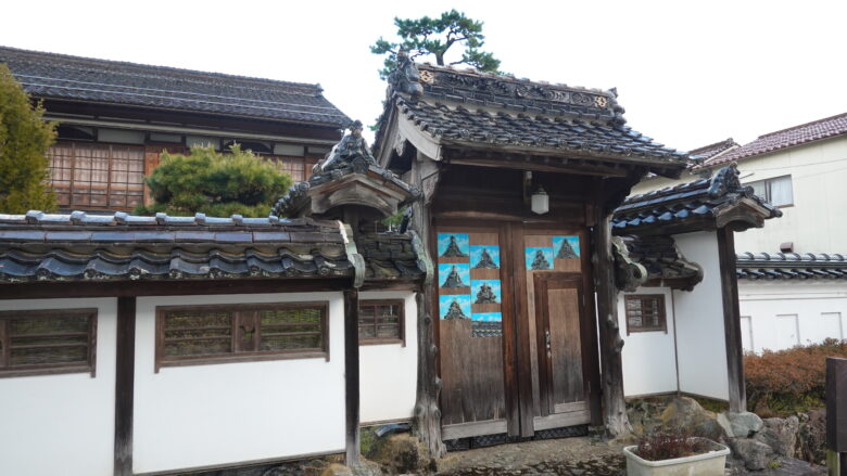 七福神の屋根瓦の門だと!!